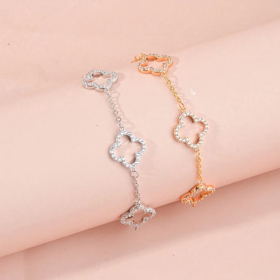 Sjika - Klaver Armband Dames Zilverkleurig – Luxe Armband met Strass Klaver Bedels – Elegante Verstelbare Dames Armband – Trendy Sieraden - Cadeau voor haar