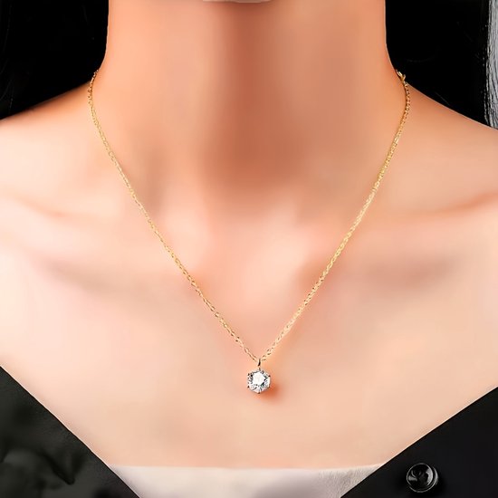 Sjika - Goudkleurige Ketting Dames – Gold Plated – Solitaire Zirkonia Hanger – Luxe Minimalistische Halsketting - Cadeau voor haar