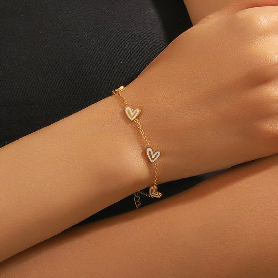 Sjika - Elegante Armband met Hartjes | Gold Plated | Luxe Cadeau voor Haar