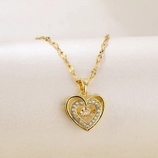 Sjika - Goudkleurige Hartjesketting met Zirkonia – Dubbel Hart Hanger – Perfect Cadeau voor Haar