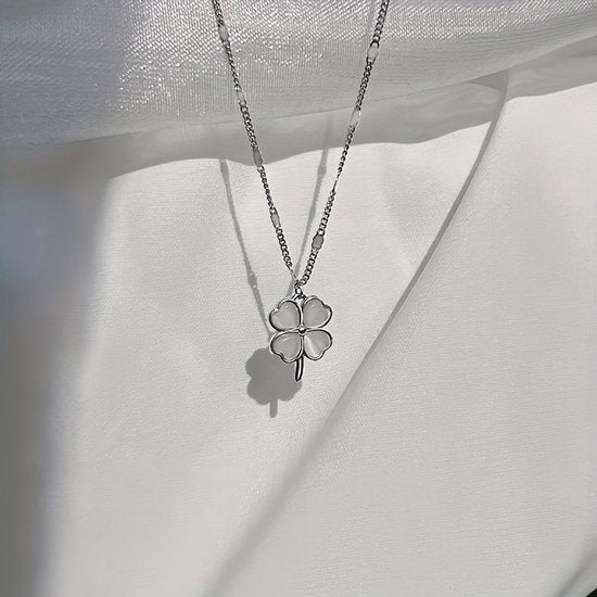 Sjika - Zilveren Klavertje Vier Ketting – Geluksketting Dames – Zilver – Minimalistische Hanger – Cadeau voor Vrouw – Tijdloos & Elegant