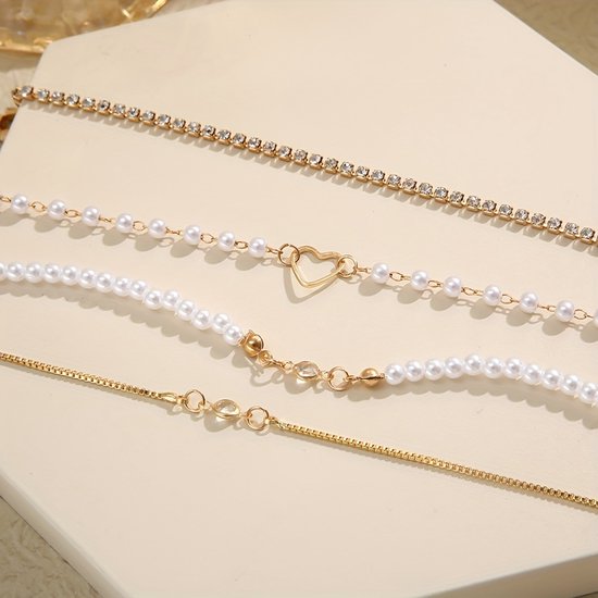 Sjika - Gouden Armbandenset Dames – 4 Delige Set met Parels, Hartje & Zirkonia – Luxe Layered Armbanden – Verstelbaar - Cadeau voor haar