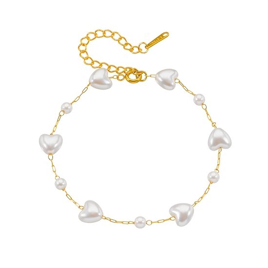 Sjika - Gouden Armband met Hartjes & Parel Kralen – Verstelbaar – Elegant Dames Sieraad – Romantisch Cadeau – Tijdloos Design