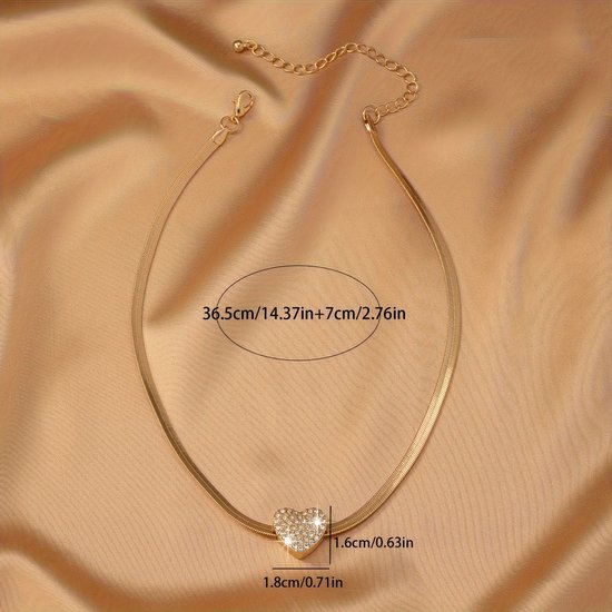 Sjika - Gold plated hartvormige ketting – Luxe gouden halsketting met kristallen hart hanger – Elegant & Tijdloos design – Perfect cadeau voor haar