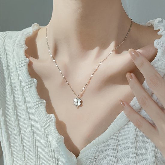 Sjika - Zilveren Klavertje Vier Ketting – Geluksketting Dames – Zilver – Minimalistische Hanger – Cadeau voor Vrouw – Tijdloos & Elegant