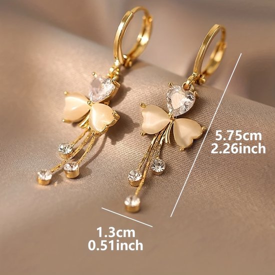 Sjika - Vlinder Oorbellen Dames Goudkleurig – Hartvormige Kristal Oorringen – Elegante Hangoorbellen met Strass – Trendy Sieraden voor Dames - Cadeau voor haar