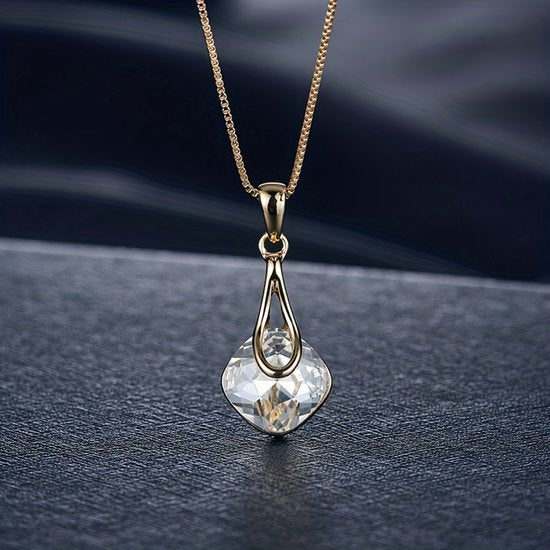 Sjika - Gouden Sieradenset Dames – Ketting & Oorbellen met Zirkonia – Elegante Luxe Set – Gold Plated – Cadeau voor Haar