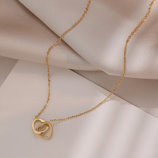 Sjika - Gouden Hartjes Ketting Dames – Dubbel Hart Hanger – Minimalistische Ketting – Gold Plated – Cadeau voor Haar