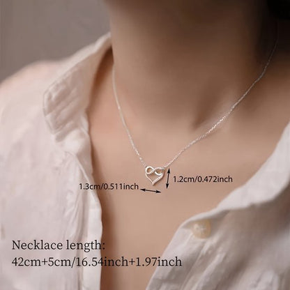 Sjika - Goudkleurige Hartjesketting met Infinity Symbool – Elegant en Tijdloos Design – Perfect Cadeau voor Haar