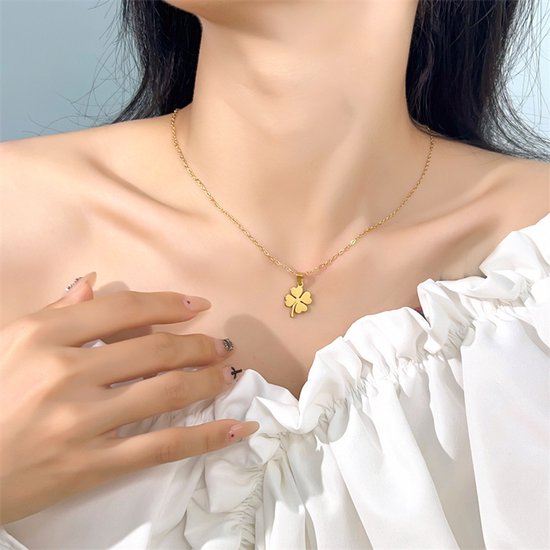 Sjika - Gold Plated Klavertje Vier Ketting – Geluks Hanger – Dames Sieraad – Cadeau Idee