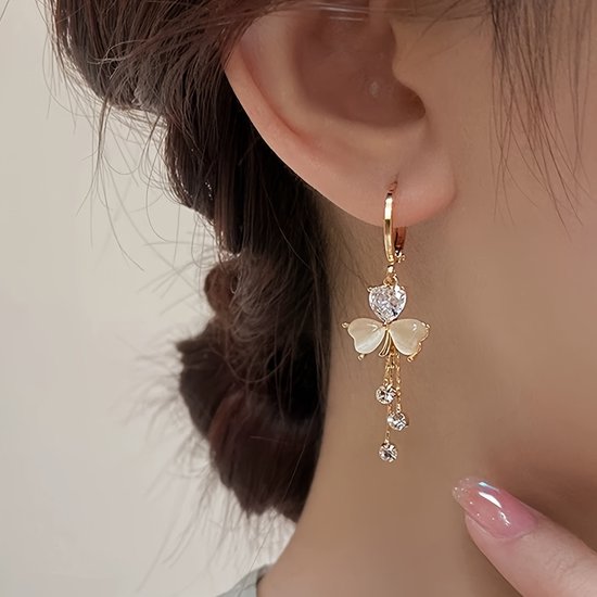 Sjika - Vlinder Oorbellen Dames Goudkleurig – Hartvormige Kristal Oorringen – Elegante Hangoorbellen met Strass – Trendy Sieraden voor Dames - Cadeau voor haar