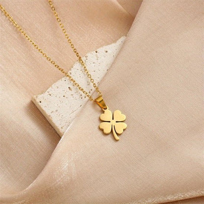 Sjika - Gold Plated Klavertje Vier Ketting – Geluks Hanger – Dames Sieraad – Cadeau Idee