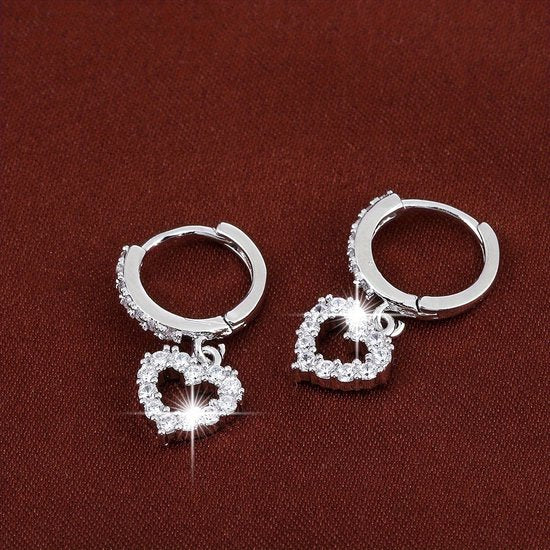 Sjika - Zilveren Oorbellen Dames – Hartjes Oorbellen met Zirkonia – Oorbellen met Hanger – Luxe Sieraad – Cadeau voor Haar