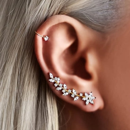 Sjika - Elegante Crystal Ear Cuff – Bladdesign – Gold Plated – Luxe Ear Climber – Zonder gaatje – Comfortabel & Lichtgewicht - Cadeau voor haar
