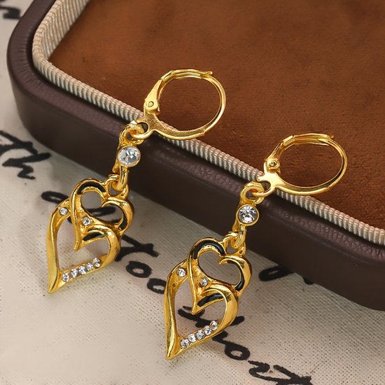 Sjika - Luxe Gouden Hart Oorringen – Verfijnde Dangle Earrings met Strass – Perfect Cadeau voor Haar
