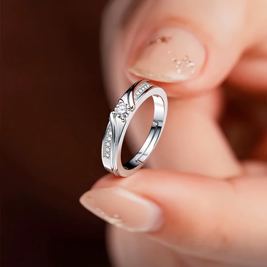 Sjika - Unisex Ring met Kristal - One Size – Zilverkleurige Koppelring – Vriendschapsring & Trouwring – Tijdloos Design