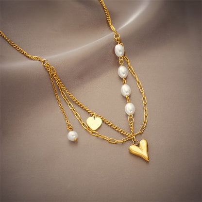 Sjika - Gold plated dubbele ketting met parels & hart hanger – Luxe damesketting – Elegant & trendy design – Perfect cadeau voor haar