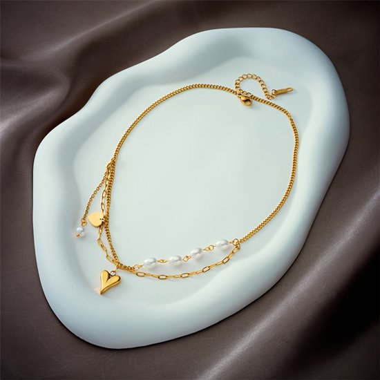 Sjika - Gold plated dubbele ketting met parels & hart hanger – Luxe damesketting – Elegant & trendy design – Perfect cadeau voor haar