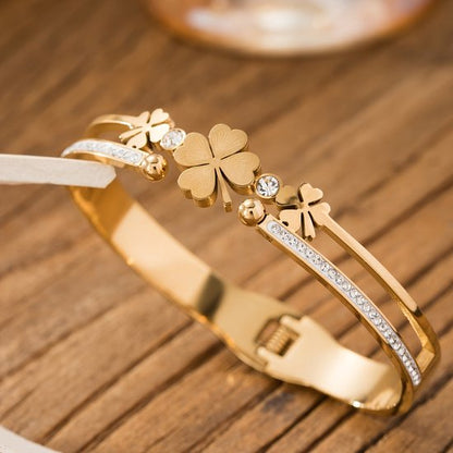 Sjika - Gold Plated Armband Dames – Klavertje Vier – Zirkonia – Geluksarmband – Luxe Cadeau