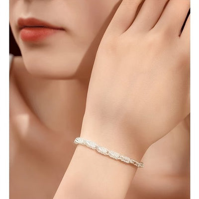 Sjika - Armband – Cadeau voor Haar - Zilveren Dames Armband – Kristallen Bladschakels – Elegant & Tijdloos – Verstelbare Sluiting - Cadeau voor haar