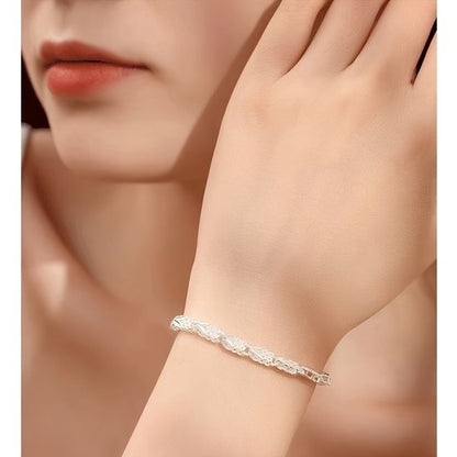 Sjika - Armband – Cadeau voor Haar - Zilveren Dames Armband – Kristallen Bladschakels – Elegant & Tijdloos – Verstelbare Sluiting - Cadeau voor haar