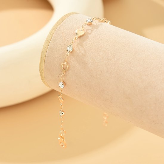 Sjika - Trendy armband met hartjes – Zirkonia stenen – Luxe dames sieraad – Perfect cadeau