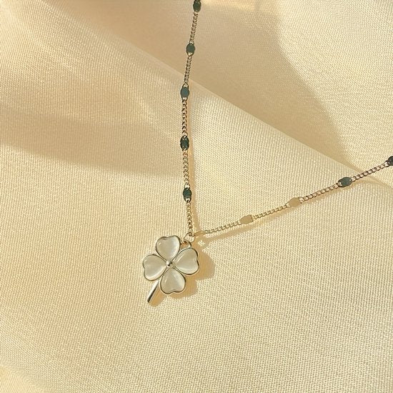 Sjika - Zilveren Klavertje Vier Ketting – Geluksketting Dames – Zilver – Minimalistische Hanger – Cadeau voor Vrouw – Tijdloos & Elegant