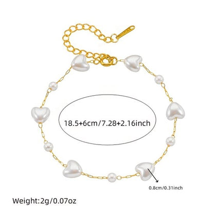 Sjika - Gouden Armband met Hartjes & Parel Kralen – Verstelbaar – Elegant Dames Sieraad – Romantisch Cadeau – Tijdloos Design