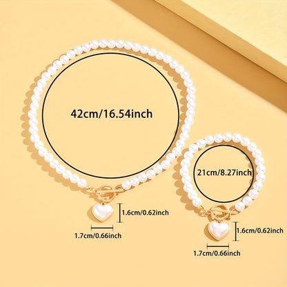 Sjika - Gold plated parelset met hart hanger – Luxe ketting & armband dames – Elegant & romantisch design – Perfect cadeau voor haar