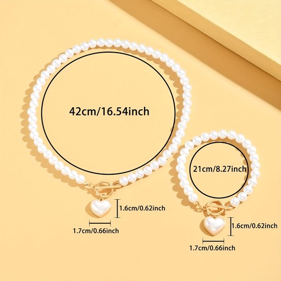 Sjika - Gold plated parelset met hart hanger – Luxe ketting & armband dames – Elegant & romantisch design – Perfect cadeau voor haar