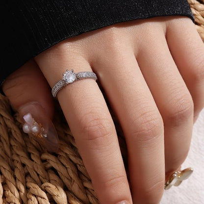 Sjika - Zilveren Ring Dames met Zirkonia – Verstelbare Solitair Ring – Verlovingsring Look – Luxe Sieraad - Cadeau voor haar