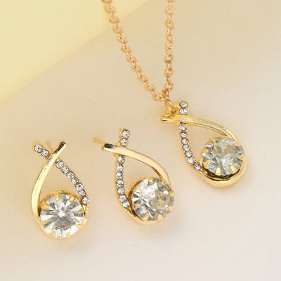 Sjika - Goudkleurige Sieraden Set Dames – Ketting & Oorbellen met Kristal Steen – Elegante Strass Sieraden Set – Luxe Cadeauset voor Haar
