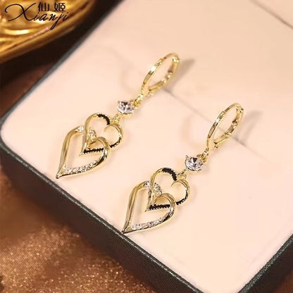 Sjika - Luxe Gouden Hart Oorringen – Verfijnde Dangle Earrings met Strass – Perfect Cadeau voor Haar