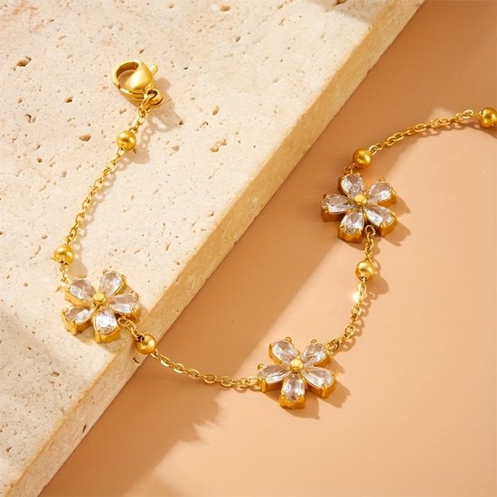 Sjika - Dames Armband – Goudkleurig met Kristal Bloemen – Luxe Sieraad - Cadeau