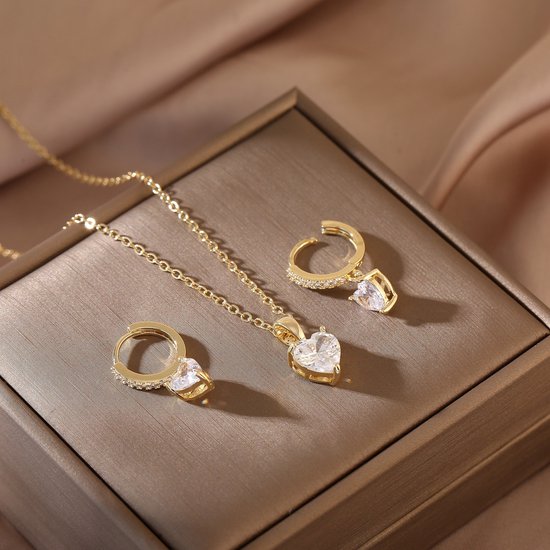 Sjika - Gouden Sieradenset Dames – Ketting & Oorbellen Hartje met Zirkonia – Gold Plated – Luxe Cadeau Set - Cadeau voor haar