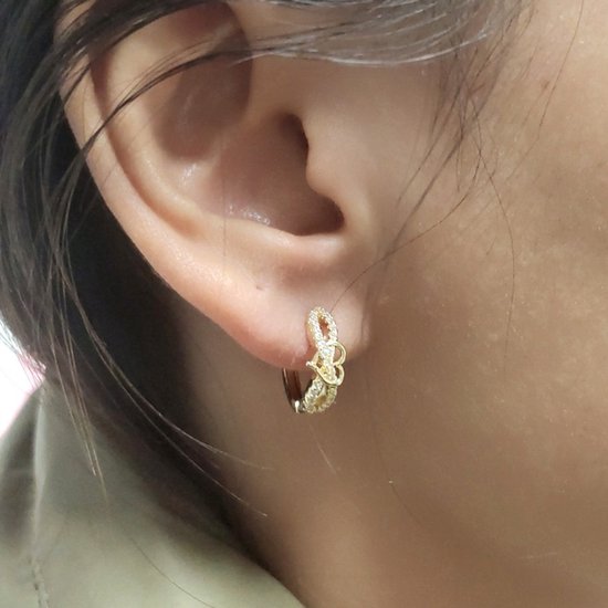 Sjika - Luxe Gouden Hart Oorbellen – Strass Oorringen voor Dames – Chic & Tijdloos Design - Cadeau voor haar