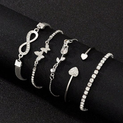 Sjika - 4 Delige Dames Armband Set Zilverkleurig – Infinity, Hart & Vlinder Armbanden – Strass Tennis Armband – Trendy Sieraden Set voor Dames - Cadeau voor haar