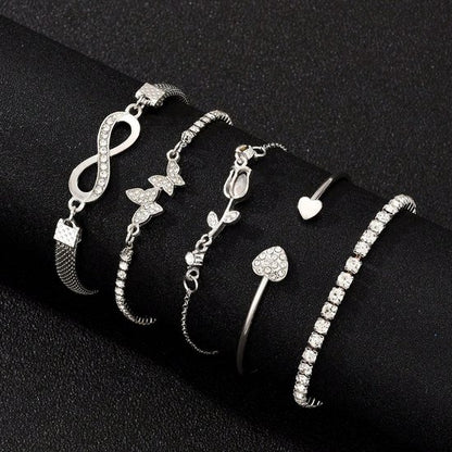 Sjika - 4 Delige Dames Armband Set Zilverkleurig – Infinity, Hart & Vlinder Armbanden – Strass Tennis Armband – Trendy Sieraden Set voor Dames - Cadeau voor haar