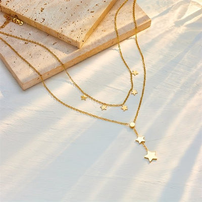Sjika - Gold plated ketting met sterren – Luxe damesketting met kristal – Dubbele laag & trendy design – Hypoallergeen