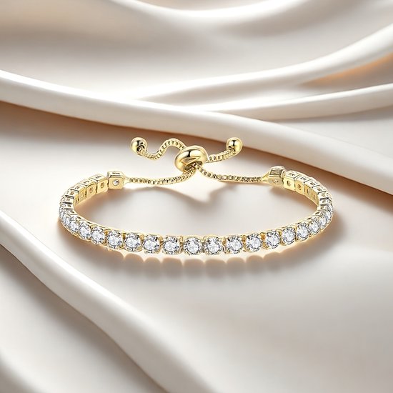 Sjika - Gold plated tennisarmband met zirkonia – Luxe verstelbare damesarmband – Elegant & fonkelend design – Perfect cadeau voor haar
