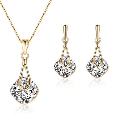 Sjika - Gouden Sieradenset Dames – Ketting & Oorbellen met Zirkonia – Elegante Luxe Set – Gold Plated – Cadeau voor Haar