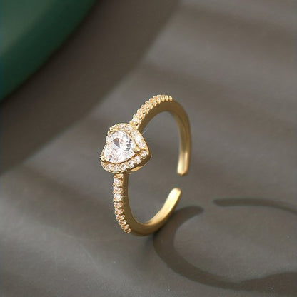 Sjika - Gold plated ring met hartvormige zirkonia – Luxe damesring – elegant design – Perfect cadeau voor haar