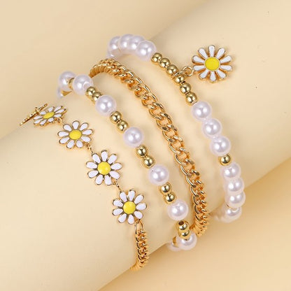 Sjika - Gouden Armbandenset Dames – 4 Delige Armbanden met Madeliefjes & Parels – Trendy Layered Sieraden – Verstelbaar - Cadeau voor haar