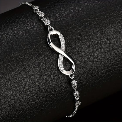 Sjika - Verstelbare Dames Armband – Infinity Teken – Stainless Steel – Zilver – Met Kristallen – Tijdloos Sieraad - Cadeau voor haar