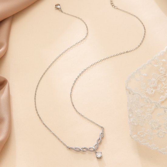 Sjika - Zilveren Ketting met Hanger – Zirkonia Halsketting Dames – Elegant & Tijdloos – Minimalistische Zilveren Sieraden - Cadeau voor haar