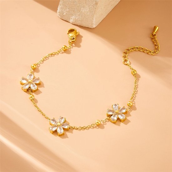 Sjika - Dames Armband – Goudkleurig met Kristal Bloemen – Luxe Sieraad - Cadeau