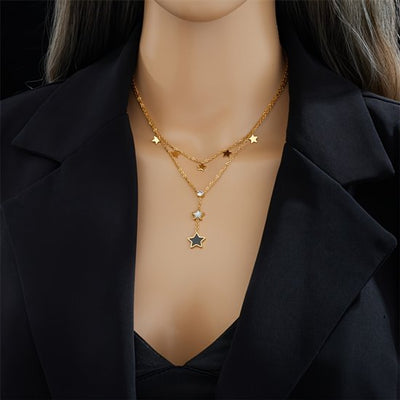 Sjika - Gold plated ketting met sterren – Luxe damesketting met kristal – Dubbele laag & trendy design – Hypoallergeen