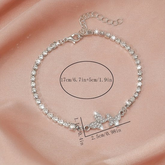 Sjika - Zilverkleurige armband met vlinders & zirkonia – Luxe dames tennisarmband – Elegant & fonkelend design – Perfect cadeau voor haar