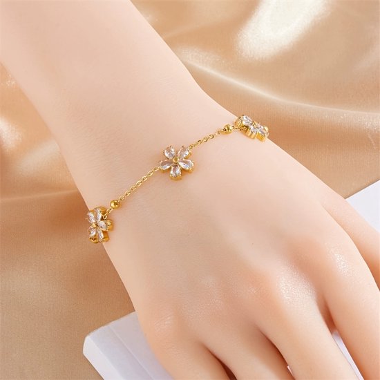 Sjika - Dames Armband – Goudkleurig met Kristal Bloemen – Luxe Sieraad - Cadeau