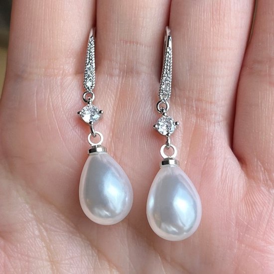 Sjika - Elegante Oorbellen met Parel en Kristal – Zilverkleurige Dames Oorbellen – Tijdloos & Luxe Design